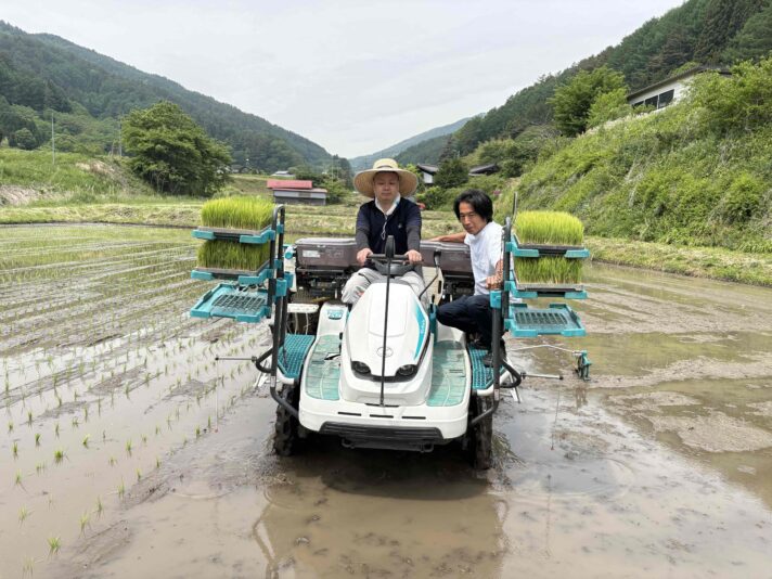 『長野日報』にコメ作り研修（田植え編）が掲載されました！